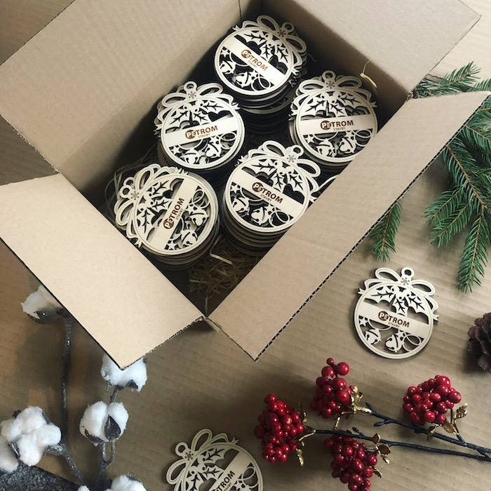 Dřevěná vánoční ozdoba s vlastním logem (oboustranná)