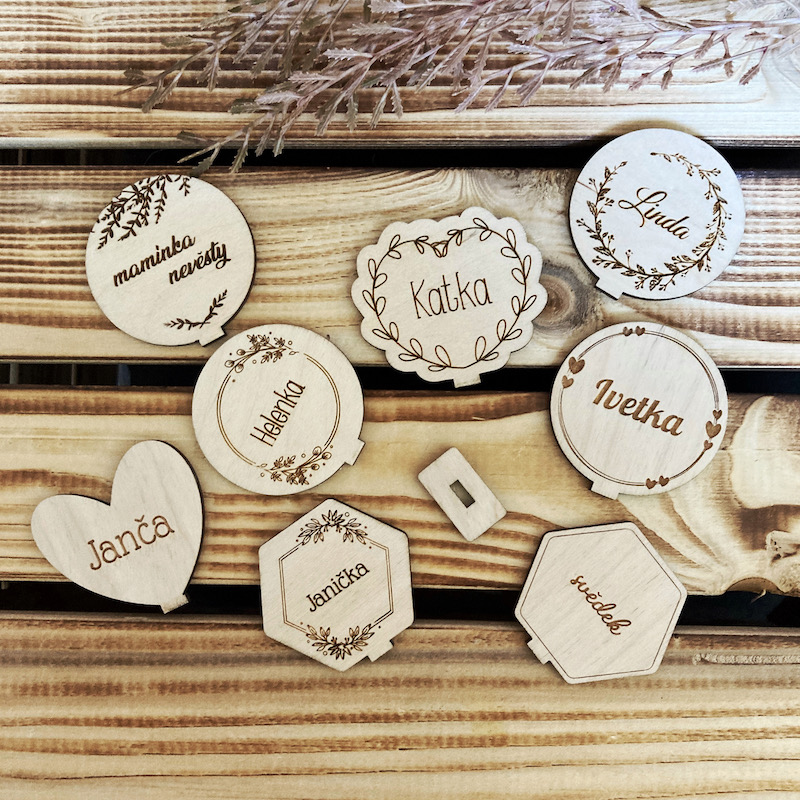 Jmenovky na svatební stůl