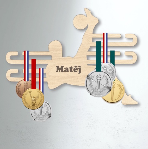 Věšák na medaile - fotbalista se jménem