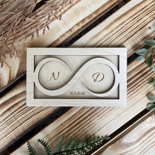 Dřevěný podnos na snubní prstýnky