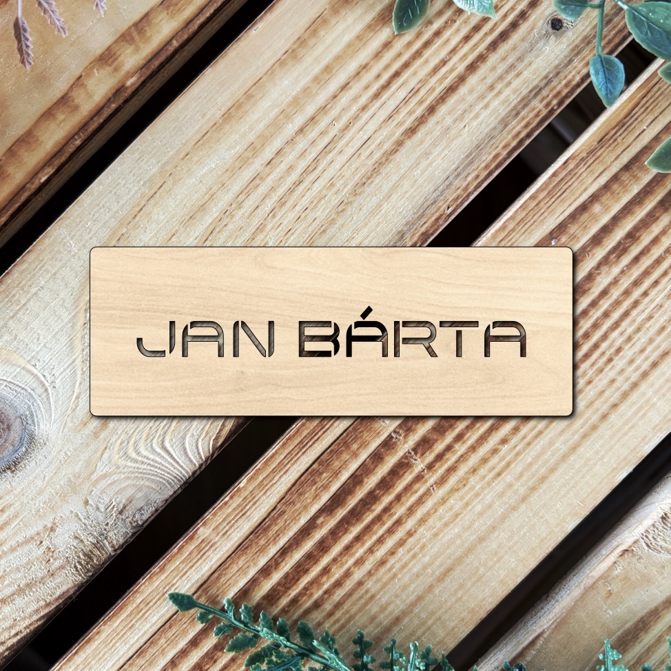 Dřevěná jmenovka na dveře