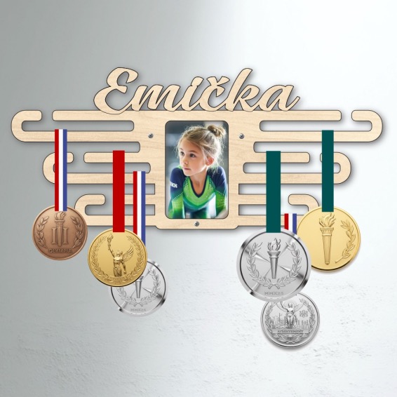 Věšák na medaile se jménem a fotkou
