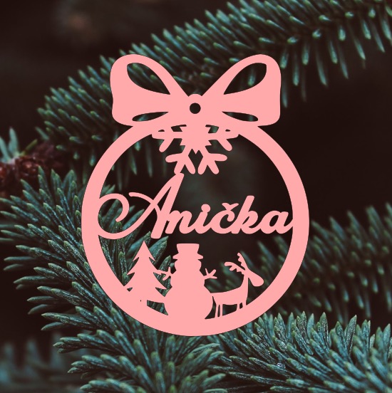 Růžová vánoční ozdoba se jménem