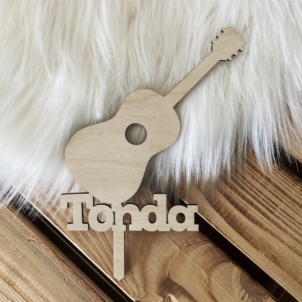 Zápich do dortu pro kytaristu se jménem