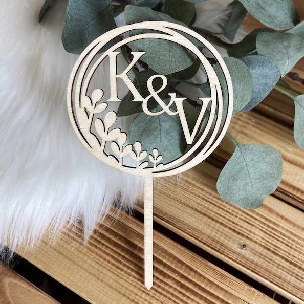 Svatební zápich do dortu s iniciály