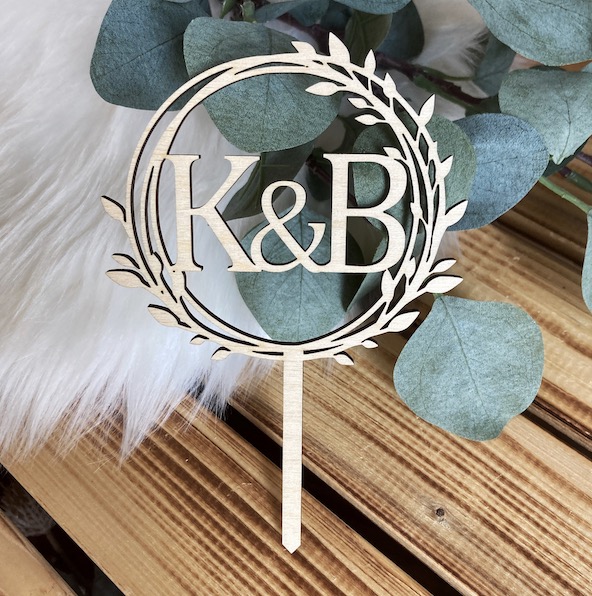 Svatební zápich do dortu s iniciály