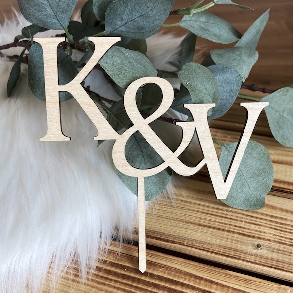 Svatební zápich do dortu s iniciály