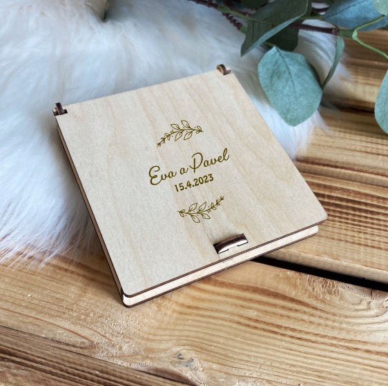 Dřevěná krabička s přáním na darované peníze