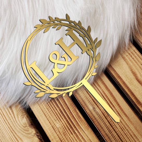 Zlatý svatební zápich do dortu s iniciály