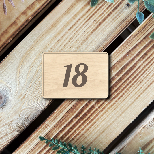 Dřevěná cedulka na dveře - číslo bytu