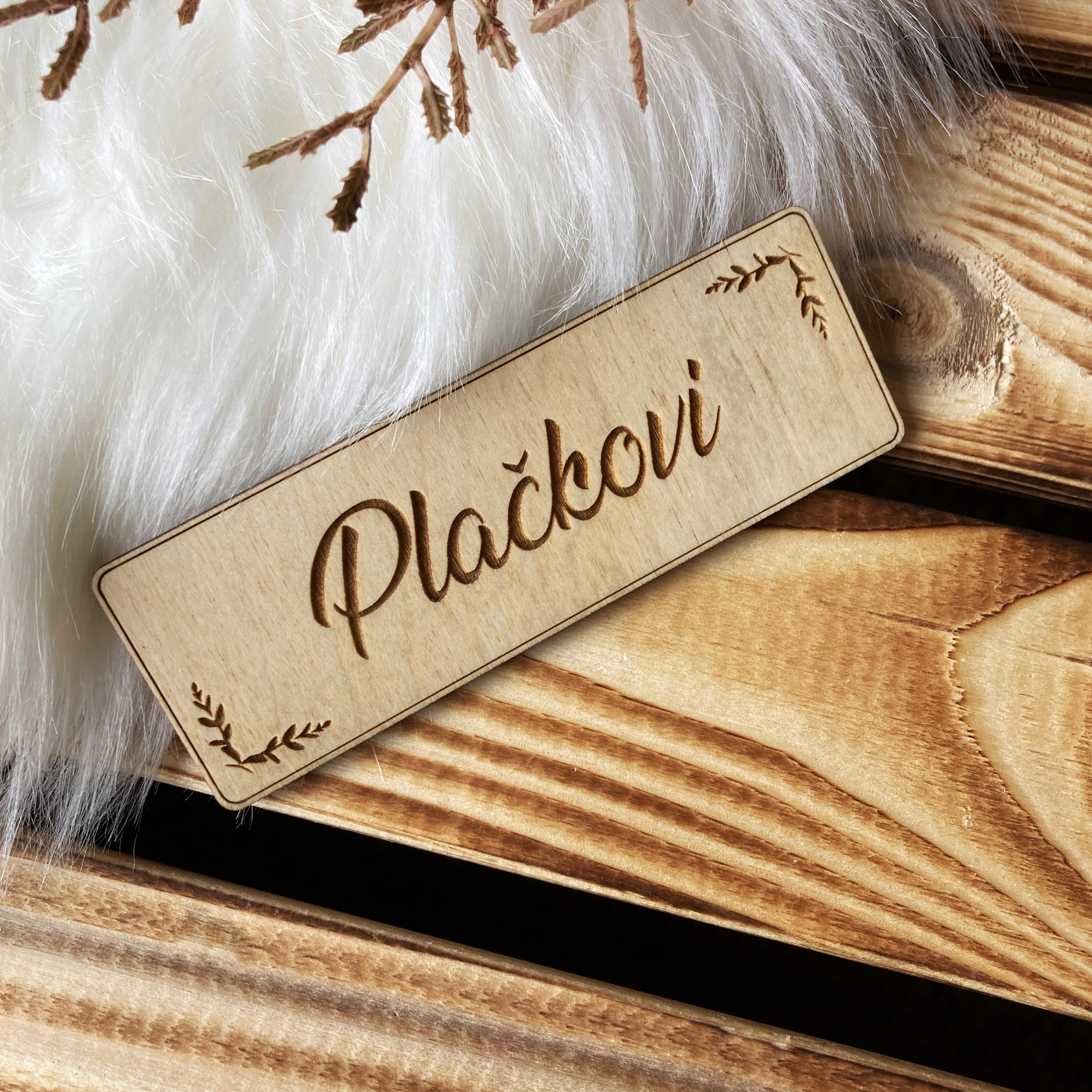 Dřevěná jmenovka na dveře