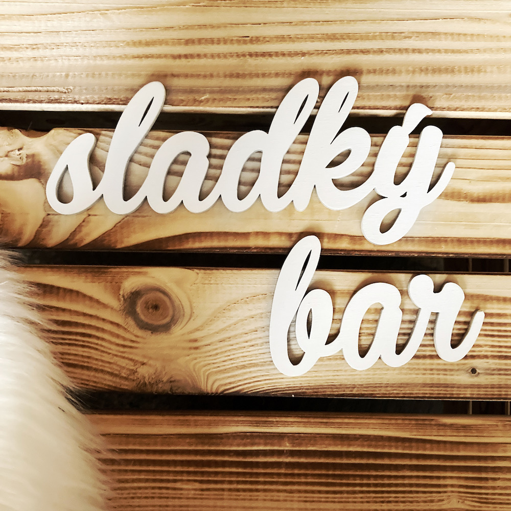 Dřevěný nápis - Sladký bar (bílý)