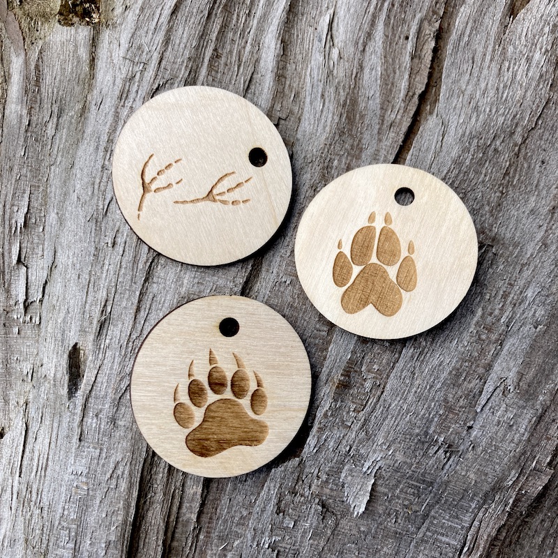 Dřevěné medailonky s tlapkou