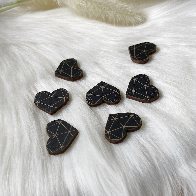 Dekorativní geometrické srdce - černé