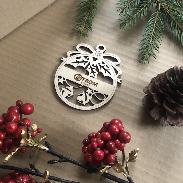Dřevěná vánoční ozdoba s vlastním logem