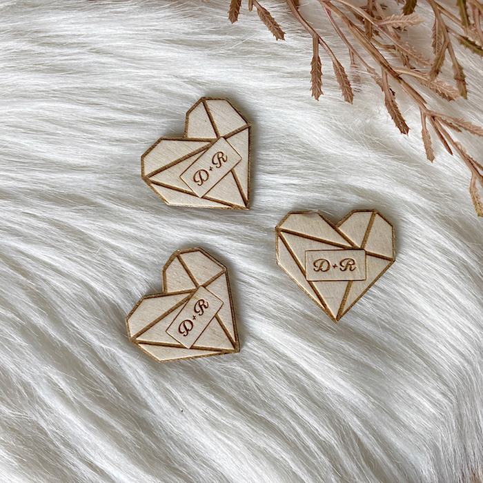 Dekorativní geometrické srdce s iniciály