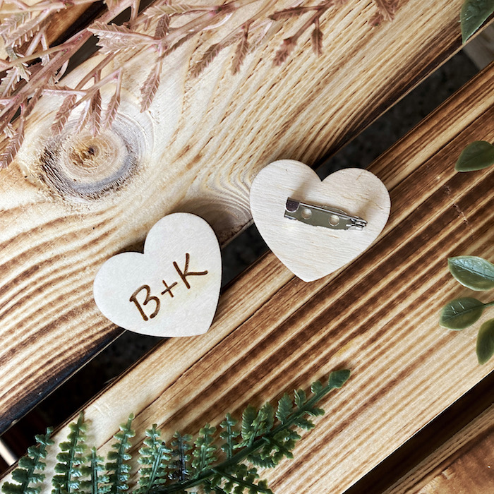 Dřevěná brož - srdce s iniciály