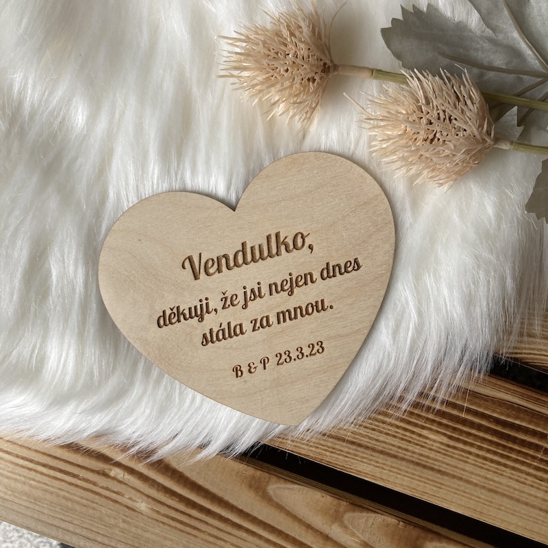Dřevěné srdce pro svědkyni