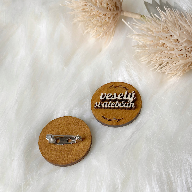3D dřevěná brož - Veselý svatebčan