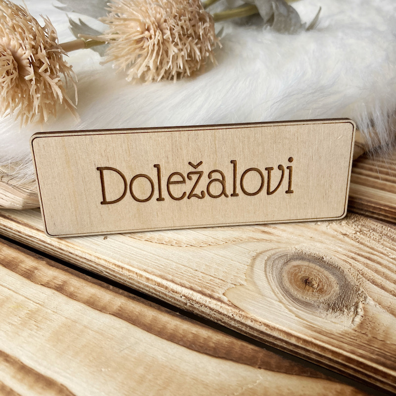 Dřevěná jmenovka na dveře