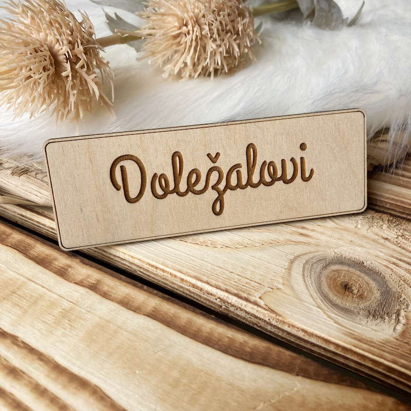 Dřevěná jmenovka na dveře