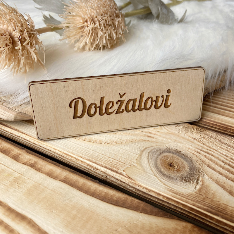 Dřevěná jmenovka na dveře
