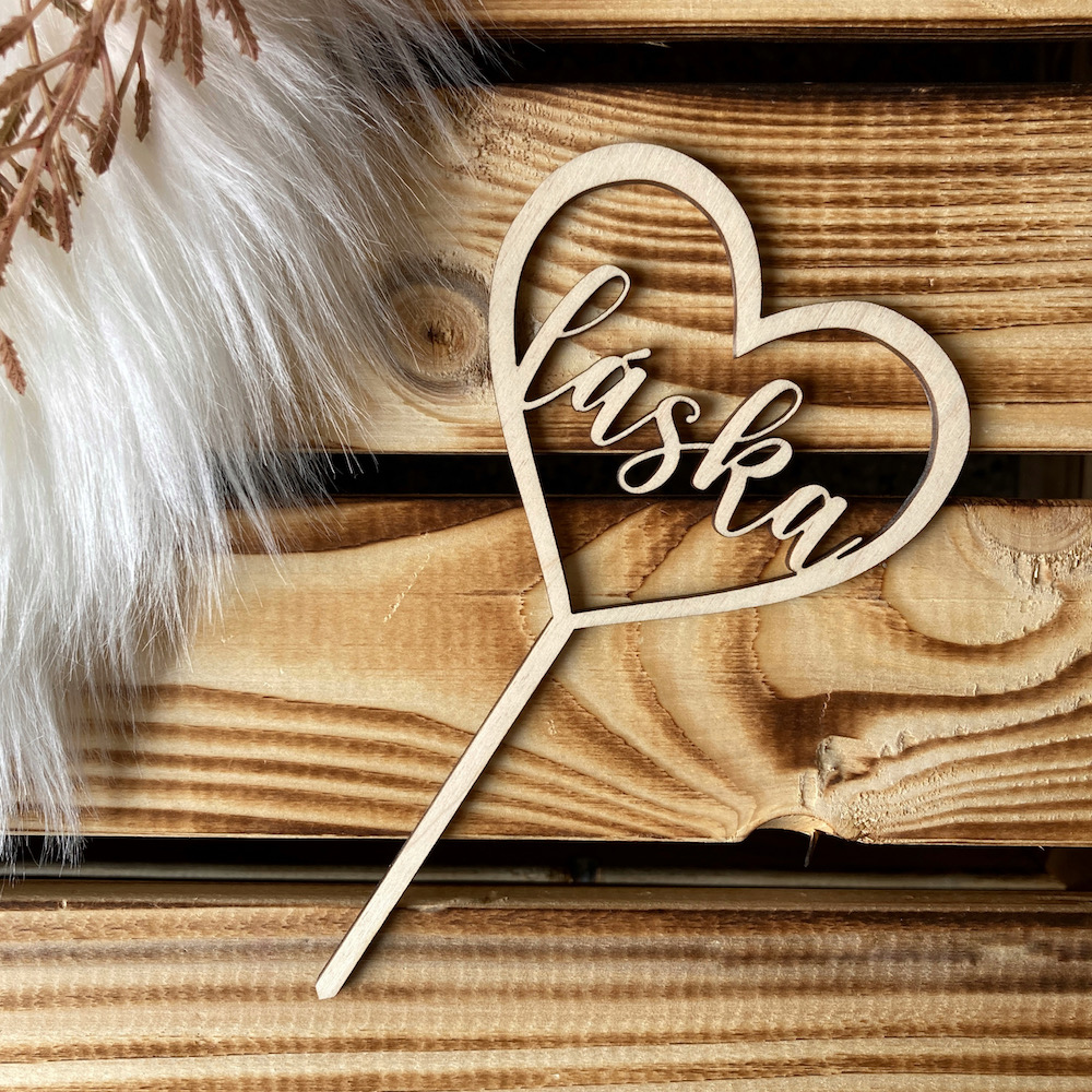 Zápich do dortu srdce - láska