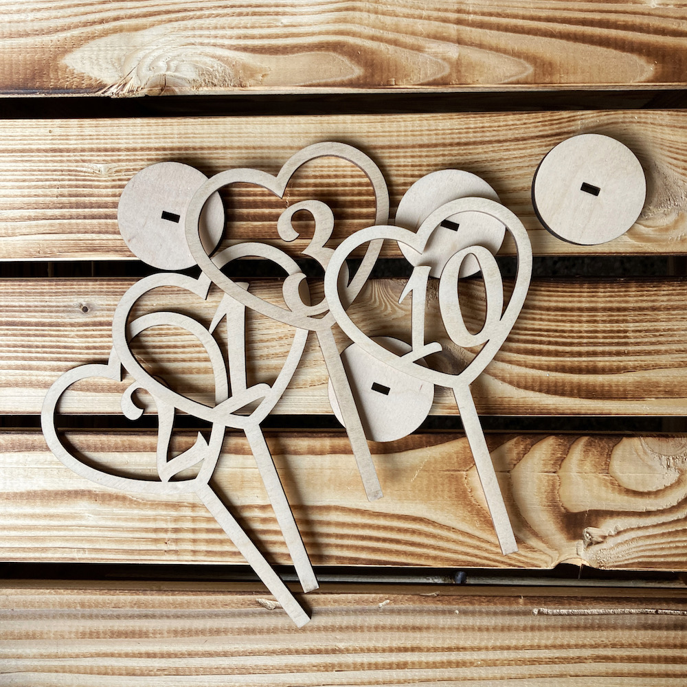 Dřevěná čísla na stůl