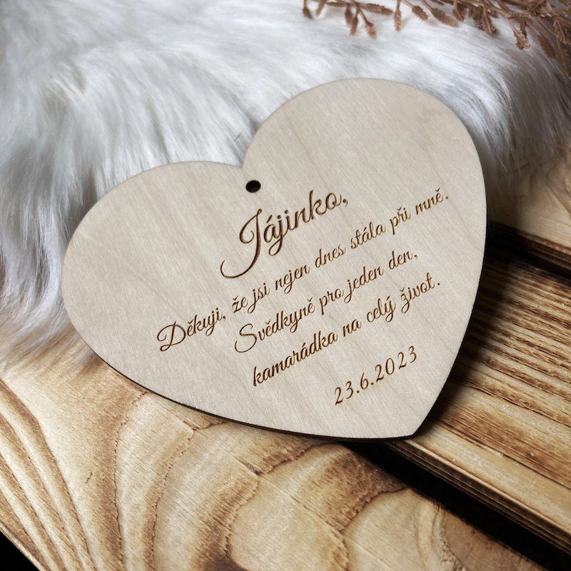 Dřevěné srdce pro svědkyni