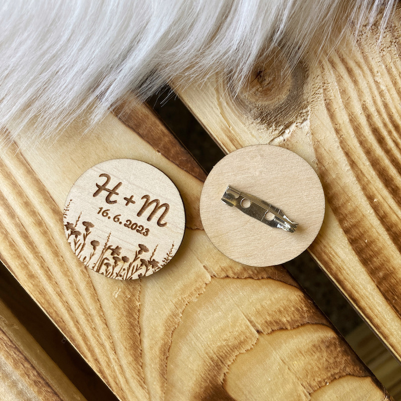 Svatební brože s iniciály