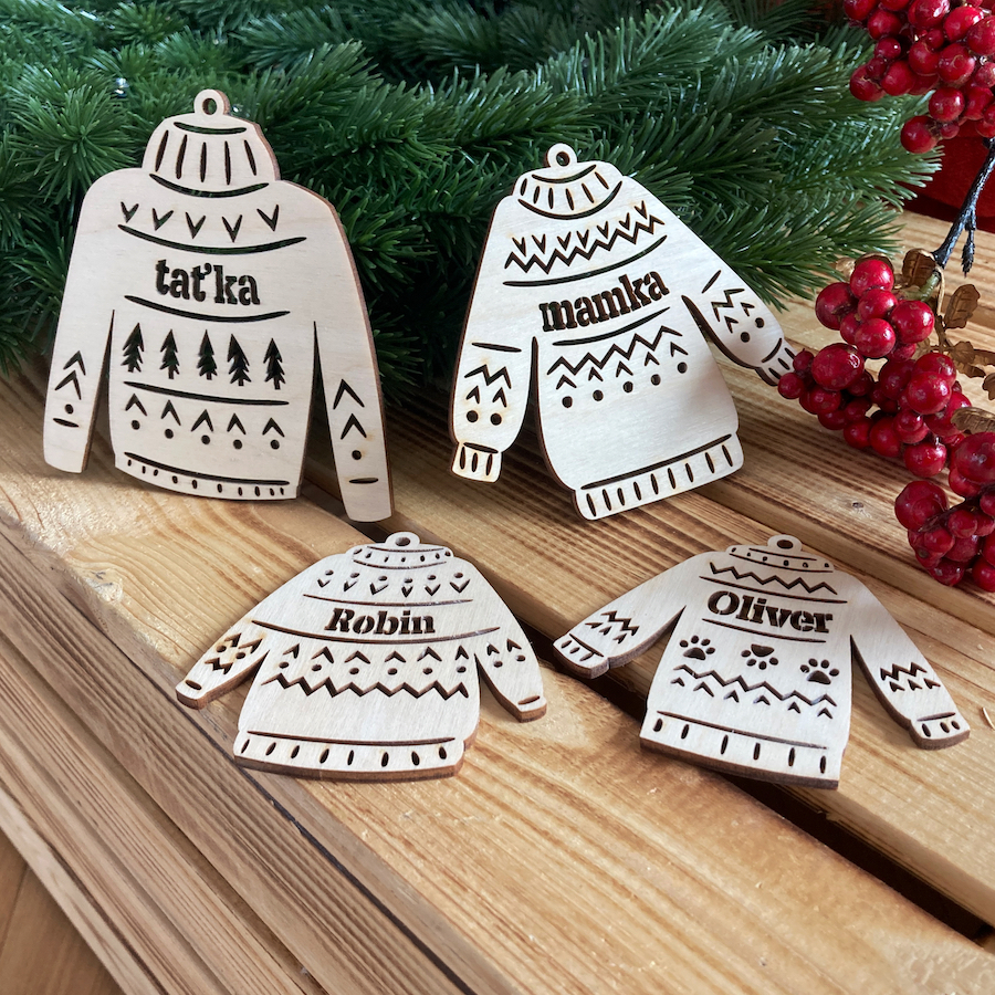 Sada rodinných vánočních ozdob se jmény