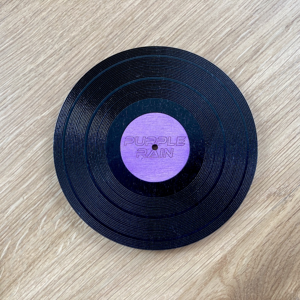 Dřevěný podtácek - vinylová deska s oblíbenou kapelou