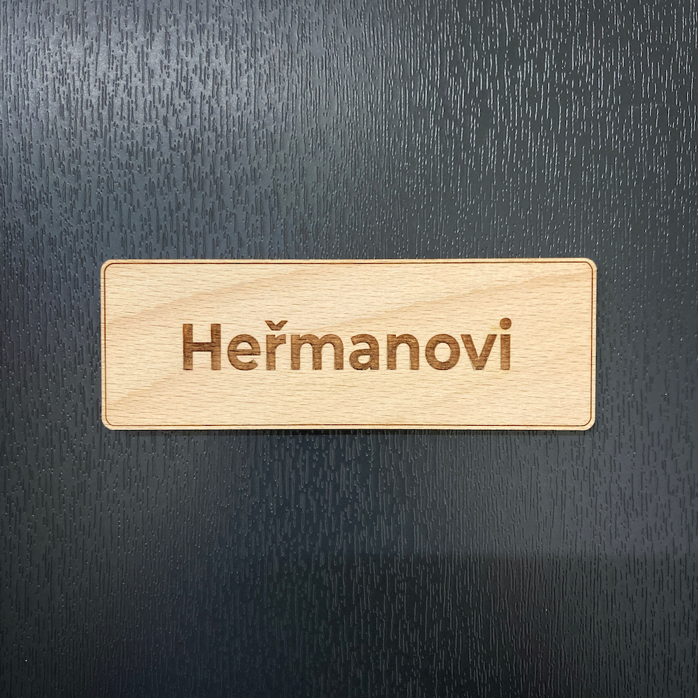 Dřevěná jmenovka na dveře