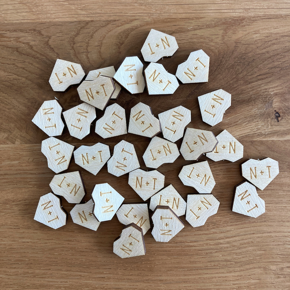 Geometrická srdíčka s iniciály