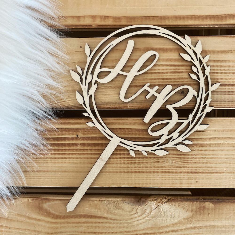 Svatební zápich do dortu s iniciály