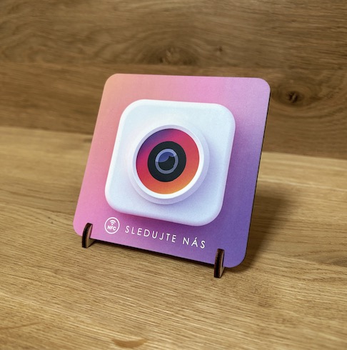NFC destička pro Instagram