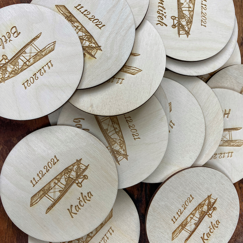 Dřevěné medailonky (různé motivy)