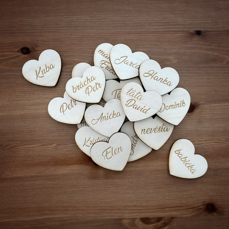 Dřevěná srdíčka s gravírováním