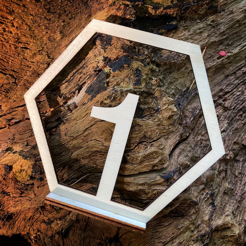 Čísla na stůl v hexagonu