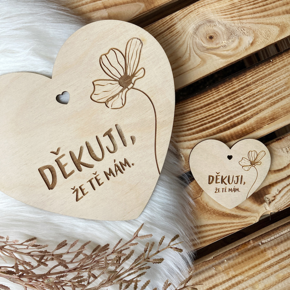 Dřevěné srdce pro družičky