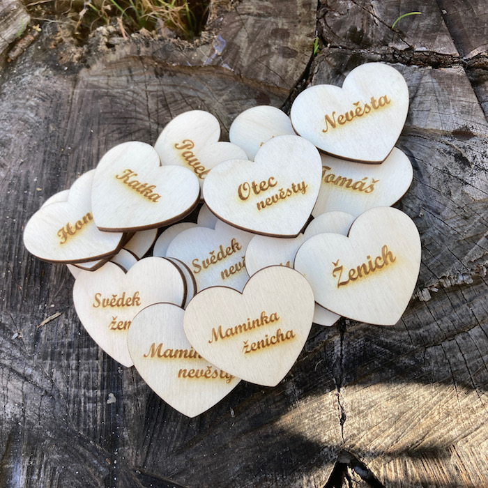 Dřevěné jmenovky - srdce