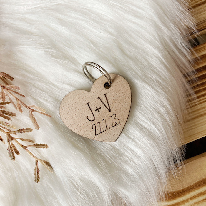 Klíčenka s iniciály a datem svatby 