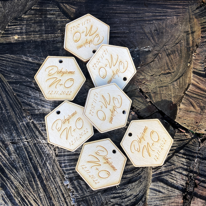 Dřevěné hexagony Děkujeme, Iniciály a datum