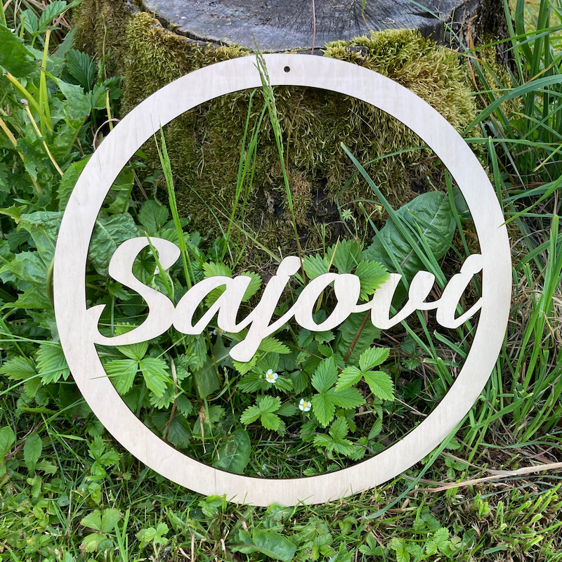 Dřevěné příjmení v kruhu