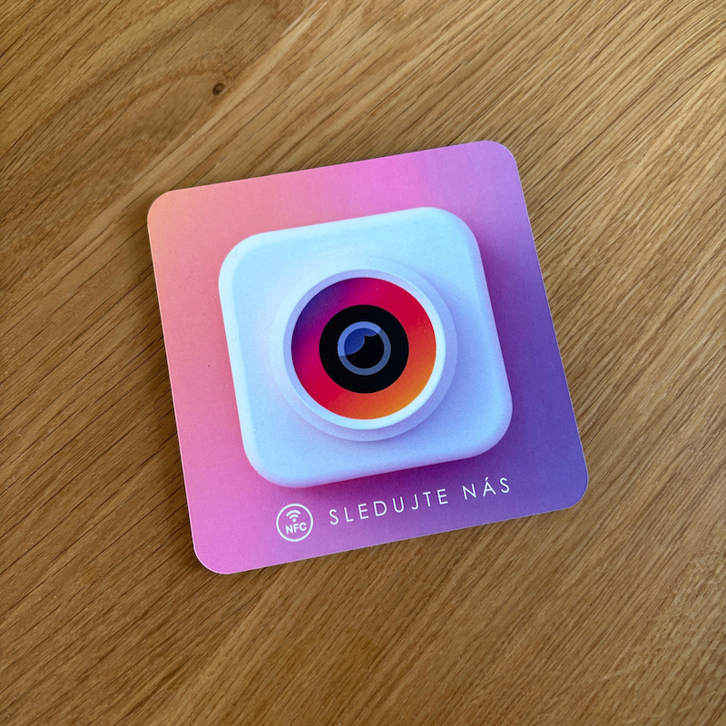 NFC destička pro Instagram