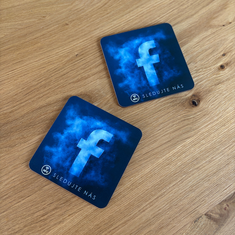 NFC destička pro Facebook