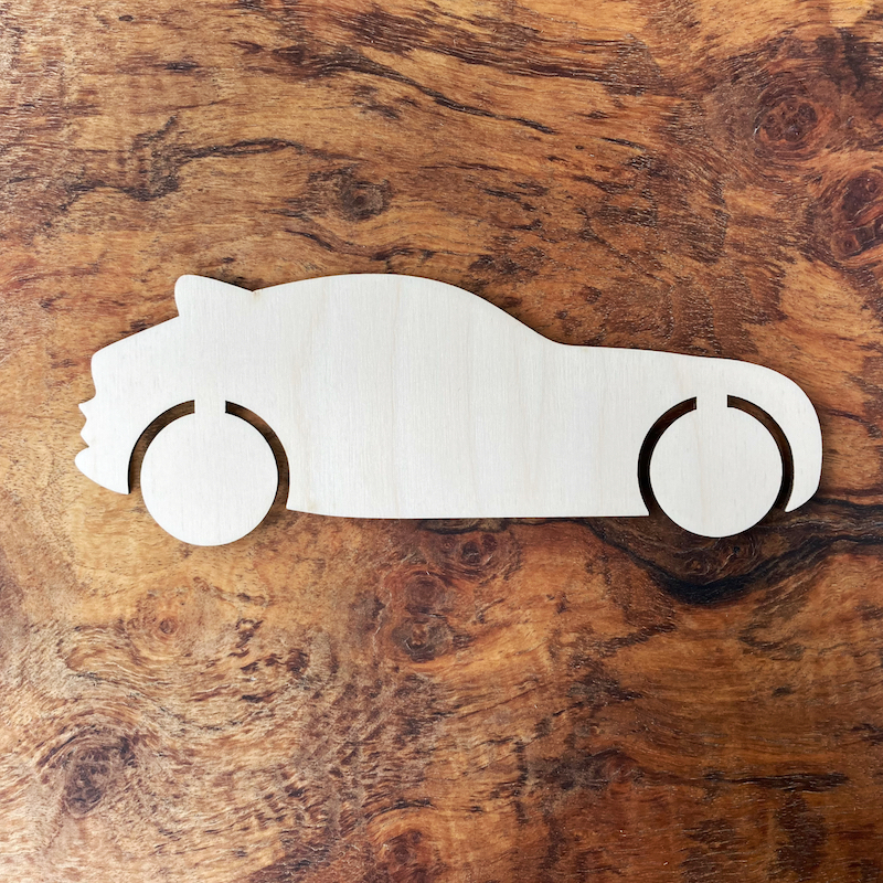 Dřevěná dekorace - závodní auto