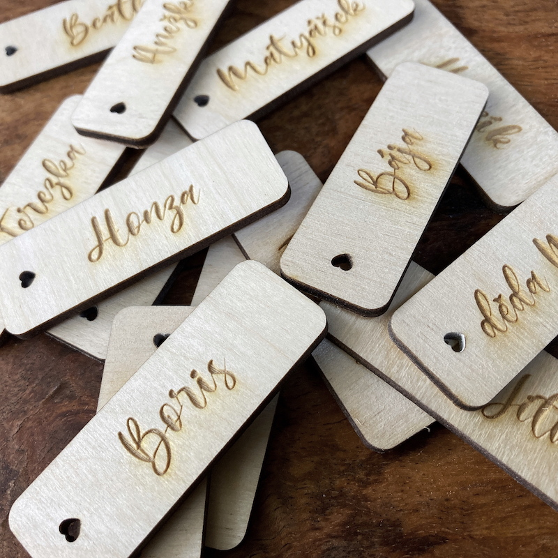 Dřevěné vánoční jmenovky