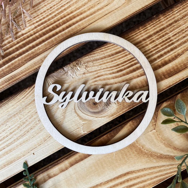 Dřevěné jméno v kruhu