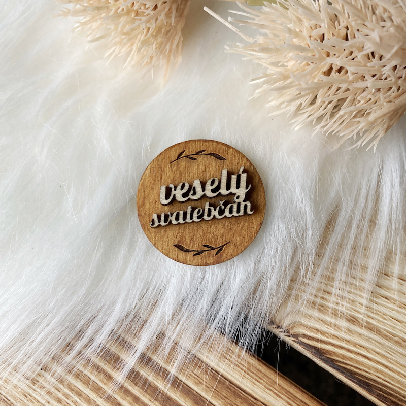 3D dřevěná brož - Veselý svatebčan